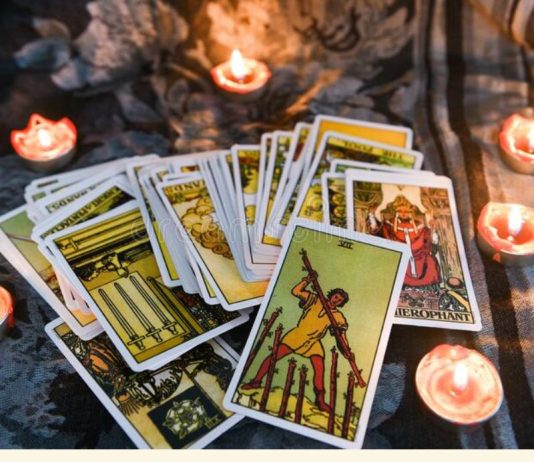 Tarot vs Lenomand Do You Know the Difference Between Tarot & Lenormand Card?